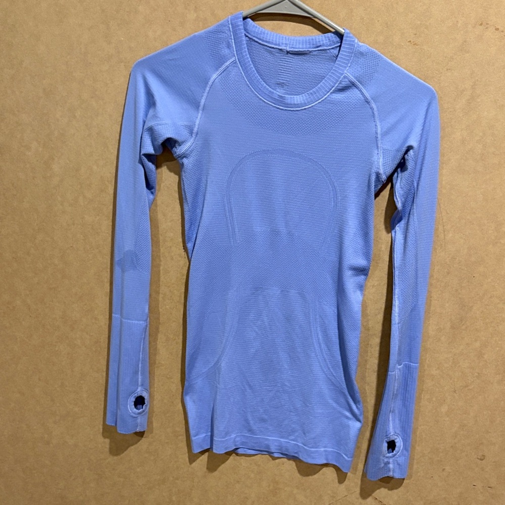 Lululemon Swiftly tech long sleeve shirt 2.0. Dusty lilac /blue